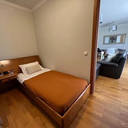 Dona I House - In With Free Parking