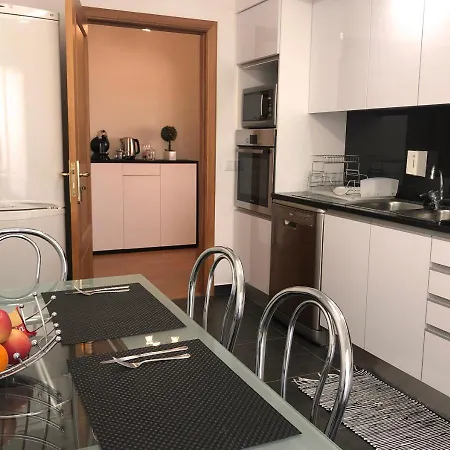 Dona I House - In With Free Parking Apartment *